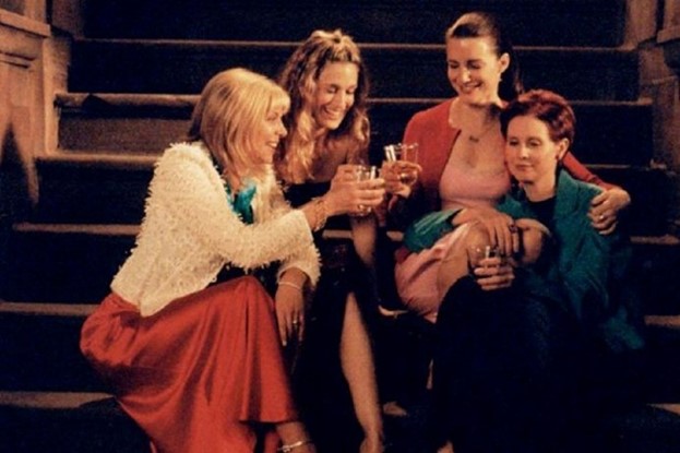 Carrie, Samantha, Charlotte e Miranda brindano insieme