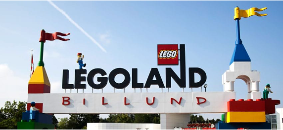 immagine parco divertimento Legoland con sfondo cielo